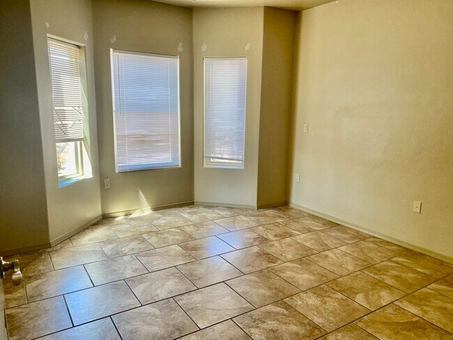 Building Photo - 4206 Tres Ninos Dr