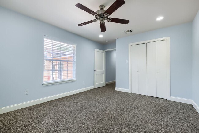 Building Photo - Alamo Heights home available now!