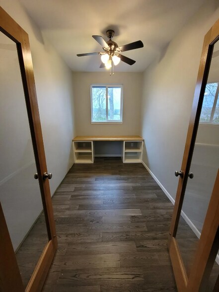 Building Photo - 1555 SW Gilson Ct