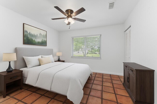 Building Photo - 1974 SE Tiffany Ave