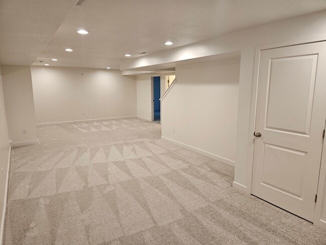 Building Photo - Amazing 4 Bed, 3.5 Daybreak Home with Office