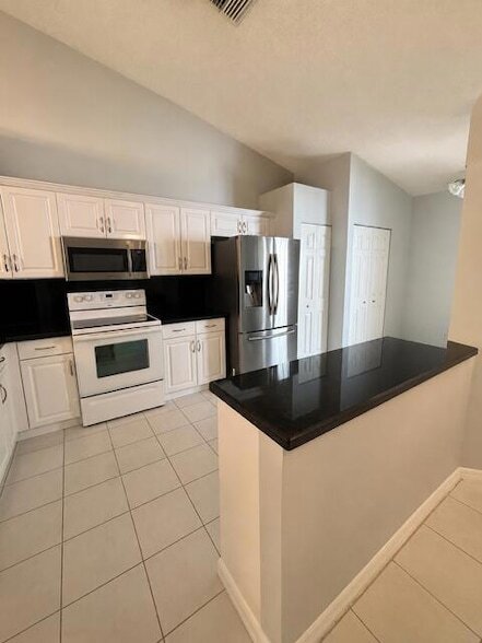 Building Photo - 6098 Lake Hibiscus Dr