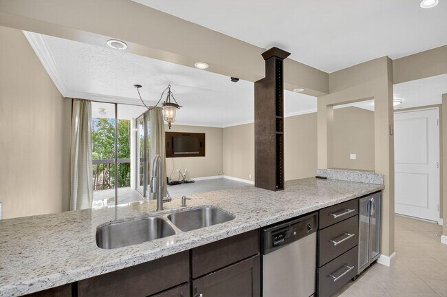 Building Photo - 450 Egret Cir