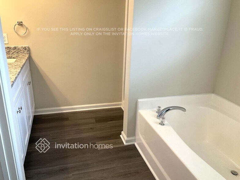 Building Photo - 8515 Castledown Dr