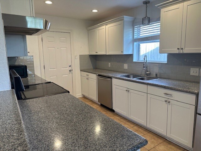 Building Photo - 119 Talisman St