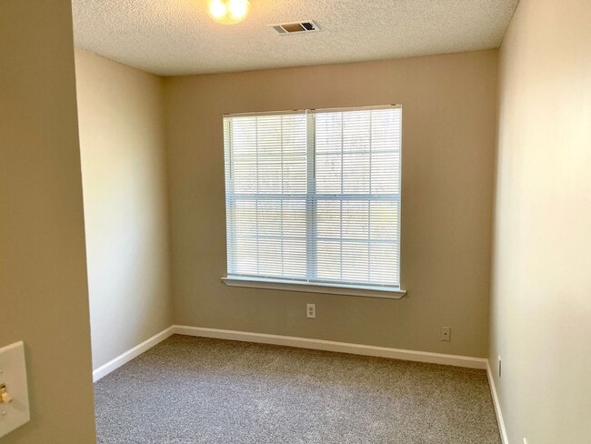 Building Photo - 6688 Sunset Hills Blvd