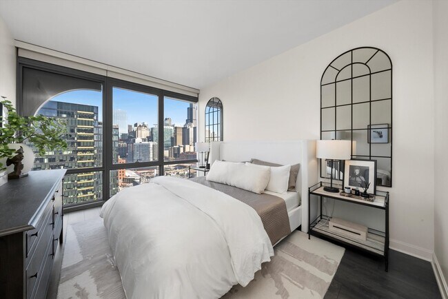 Building Photo - 164 N Peoria St