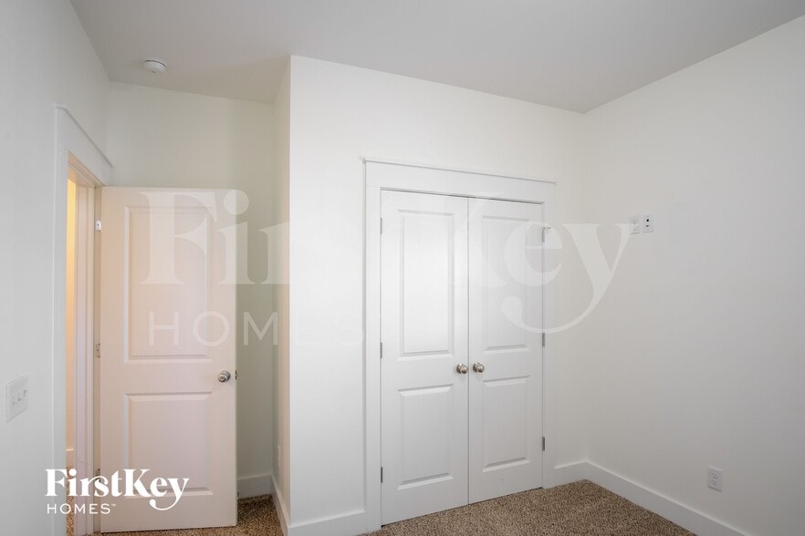 Building Photo - 106 Starling St