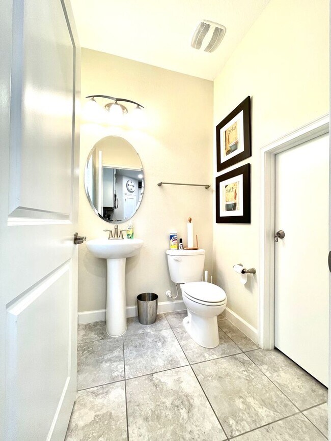 Building Photo - Available Move In 06/01! - Beautiful 3 Bed...