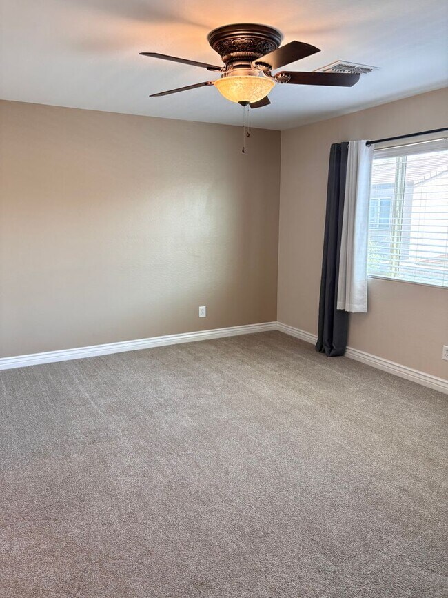 Building Photo - **STUNNING 4 BEDROOM/3 BATHROOM/2 CAR GARAGE/GATED COMMUNITY HOME IN MESA (SOUTHERN & LINDSAY)**