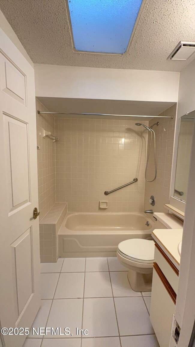 Building Photo - 18 Warren Pl