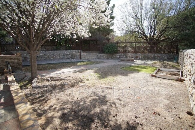 Building Photo - 6040 Los Siglos Dr