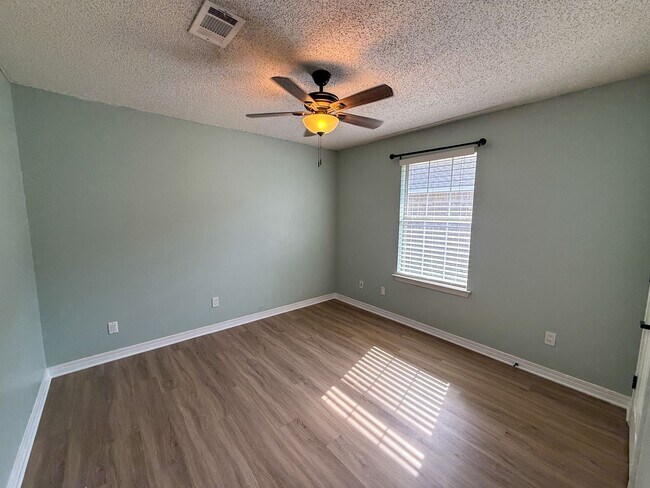 Building Photo - 1137 Carla Dr