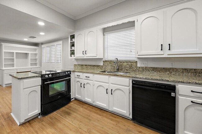 Building Photo - 627 Chadbourne Ct
