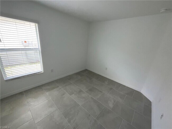 Building Photo - 3850 Treasure Oak Wy