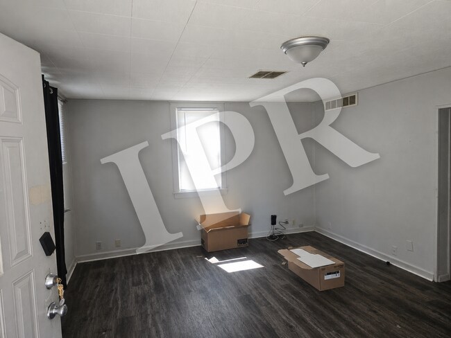 Building Photo - 330 Mayne St