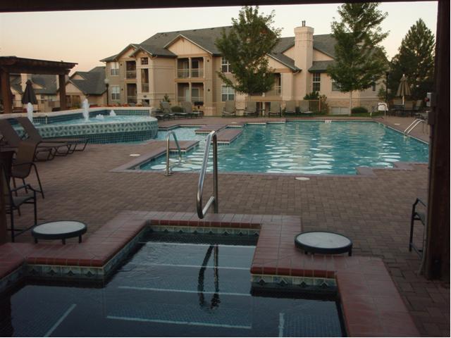 Building Photo - Beautiful Ground Floor Condo in Falling Water Condominiums!!