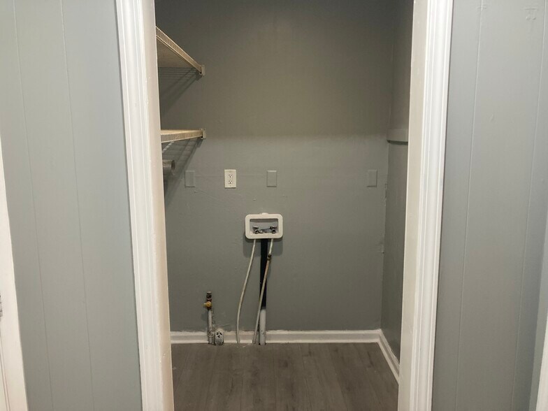 Building Photo - 8 N Indiana Ave