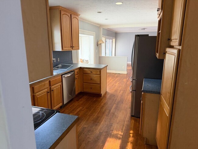 Building Photo - 1311 Clover Ln