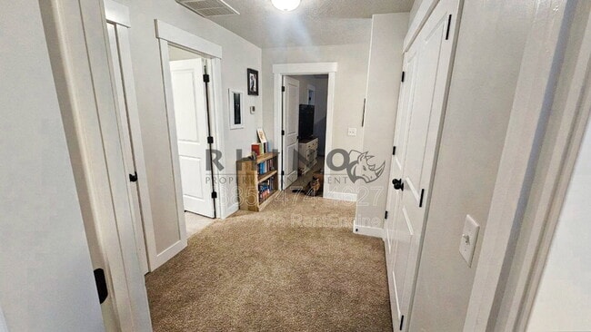 Building Photo - 213 Whitewater Dr