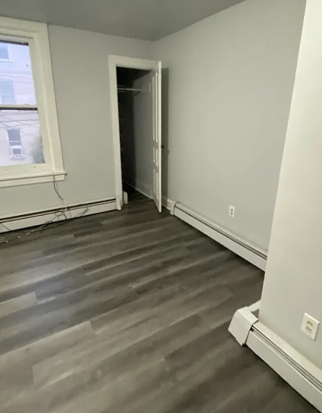 Building Photo - 339 King St