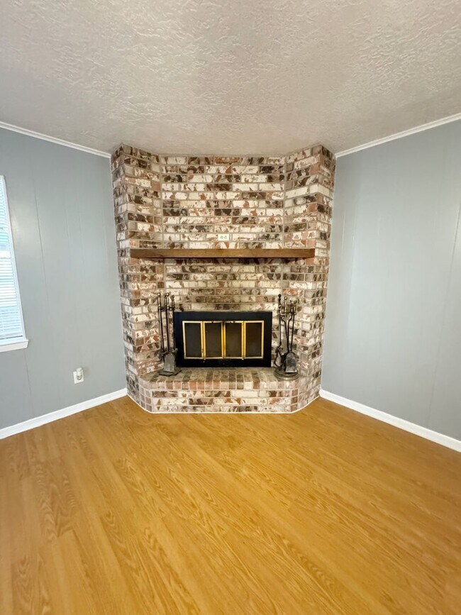 Building Photo - 1011 Gene Dr