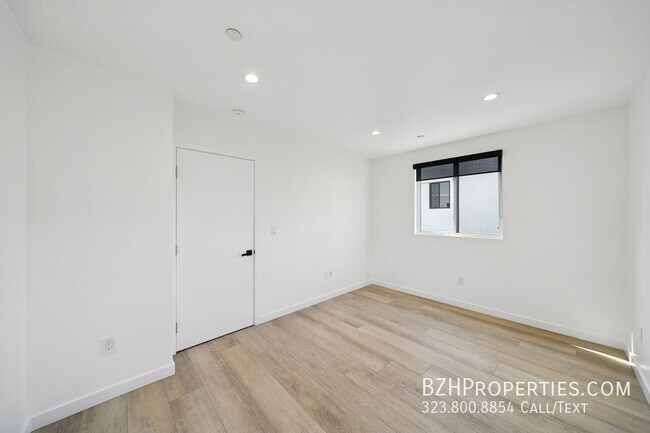 Building Photo - 837 1/2 N Harvard Blvd-837 1/2