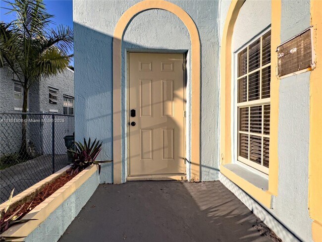 Building Photo - 1845 SW 11th St
