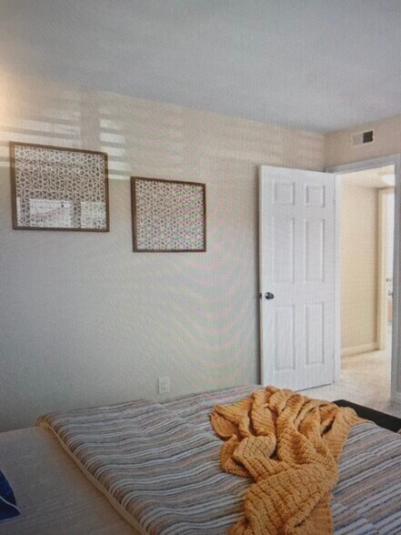 Primary Photo - 1359 Phelps Ave