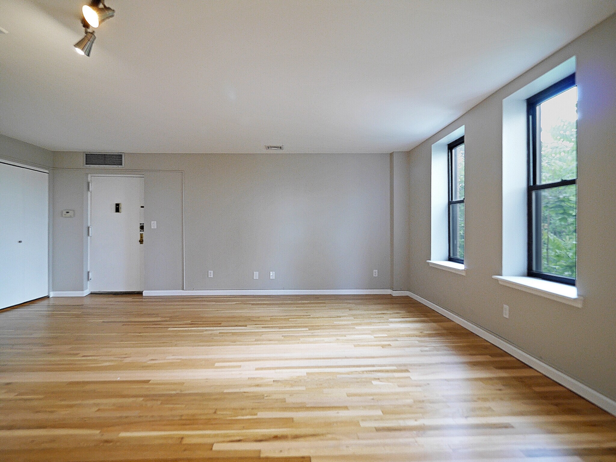 Building Photo - 109 Grand Ave