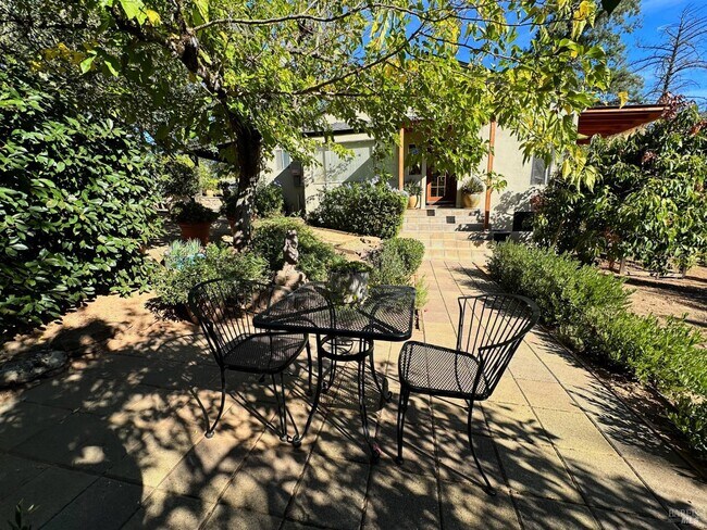 Building Photo - 926 Champion Ln