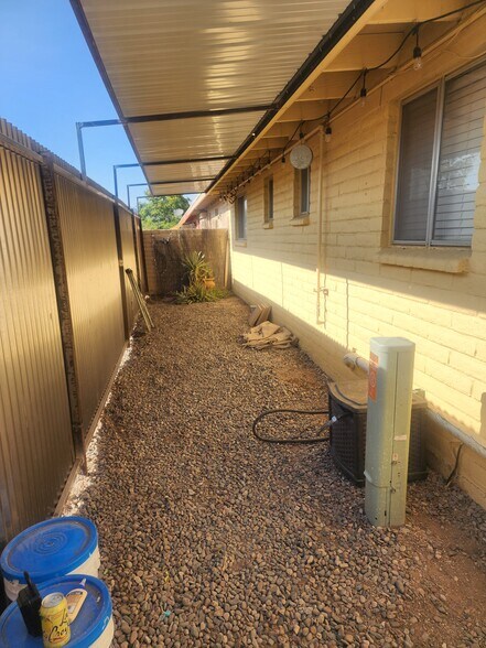 Building Photo - 3001 E Blacklidge Dr