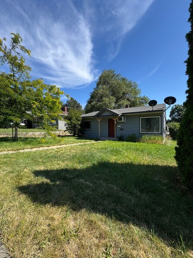 Building Photo - Cozy 2-Bedroom Pet-Friendly Home for Lease
