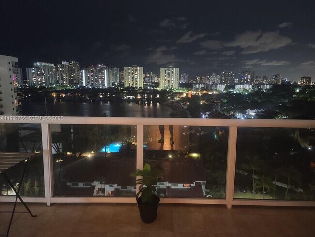 Building Photo - 3600 Yacht Club Dr