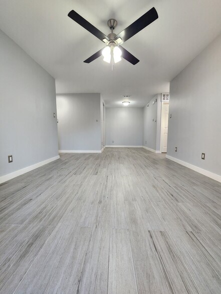 Primary Photo - 10555 Turtlewood Ct