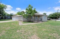 Building Photo - 1501 Greenbrier Dr