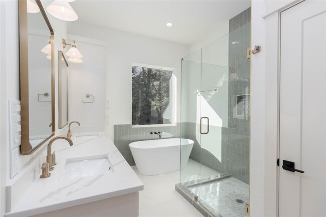 Building Photo - 3964 Hogan Dr