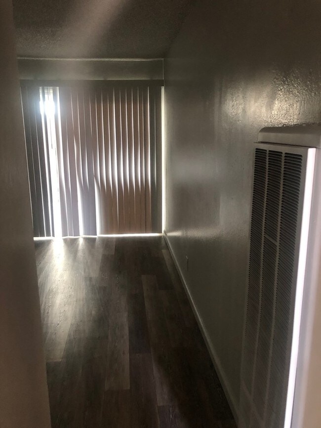 Building Photo - 5920 Stanley Ave