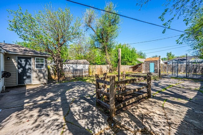 Building Photo - PARK VIEW!!  2 Bed - 1 bath in NW OKC!