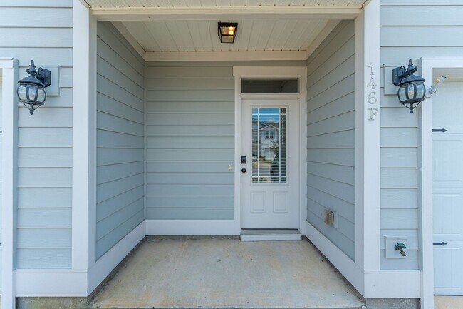 Building Photo - 146 Crossing Ln