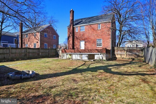 Building Photo - 5016 N Carlin Springs Rd