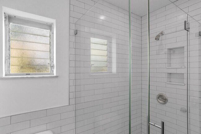 Building Photo - Beautiful Hollywood Home