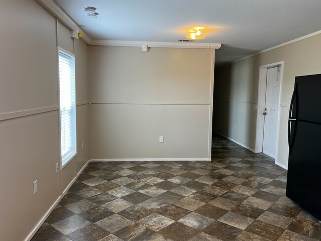 Building Photo - 709 N Collins Fwy