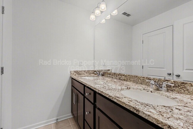 Building Photo - 5011 Rill Ct