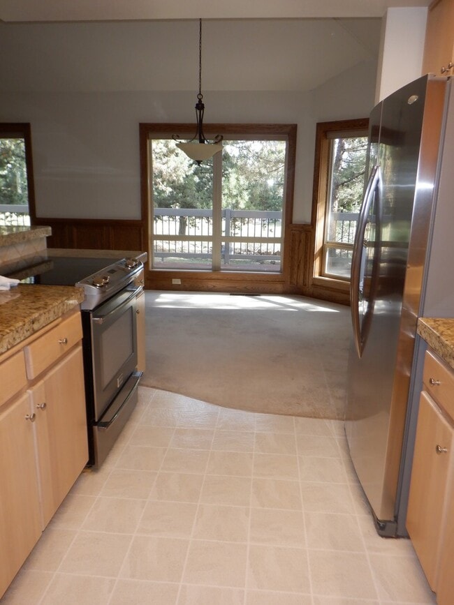 Building Photo - 3 Bed/2 Bath In River's Edge Community - G...