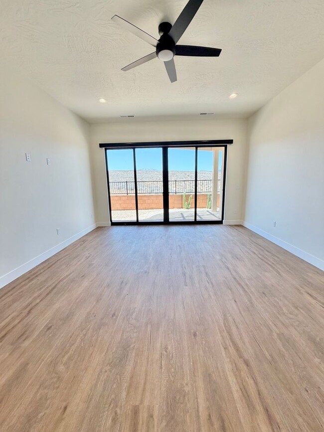 Building Photo - Beautiful Single-Level Home with Trail Access & Stunning Views!!! Pet Friendly!