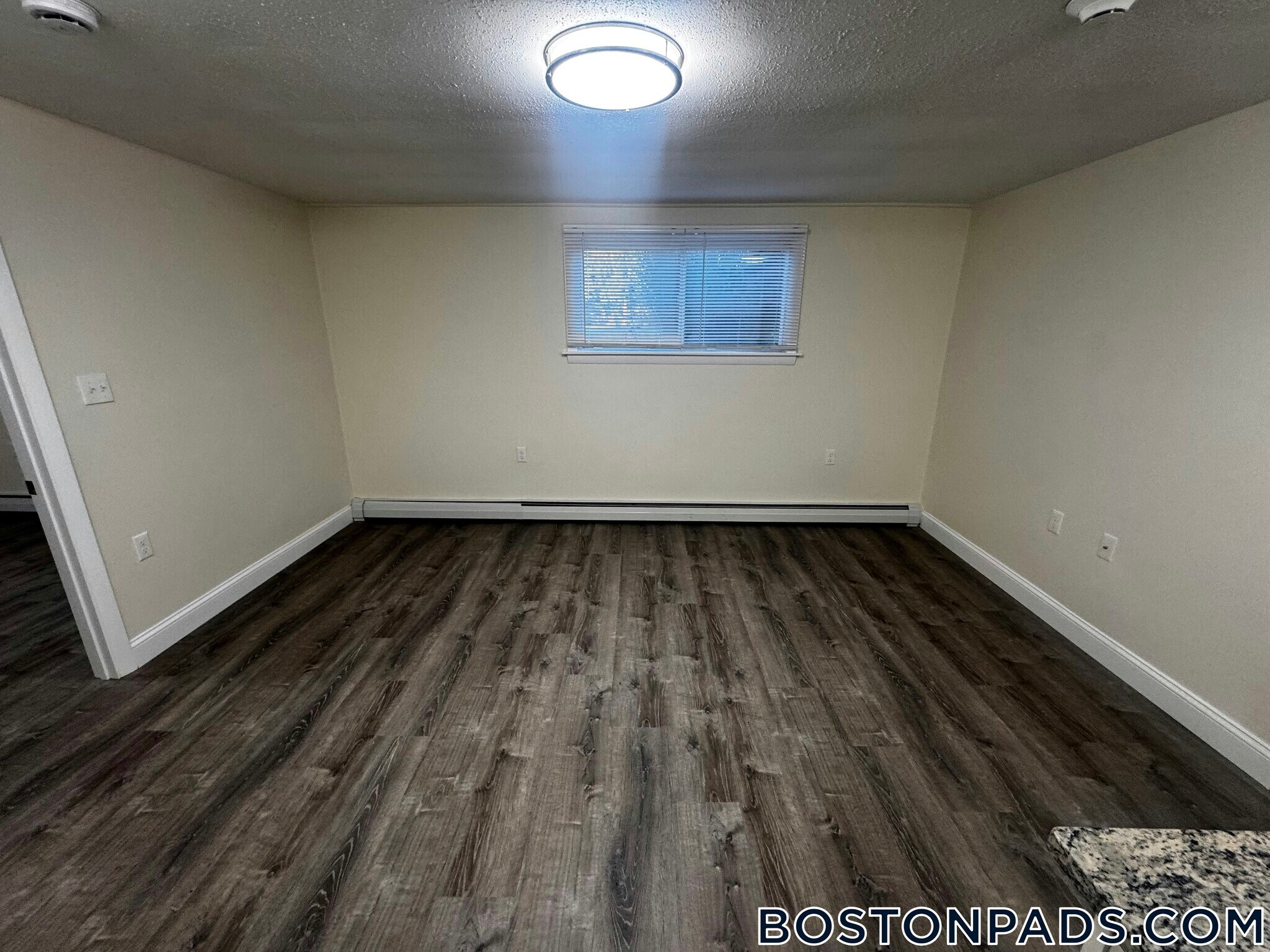 Building Photo - 11 River Dr