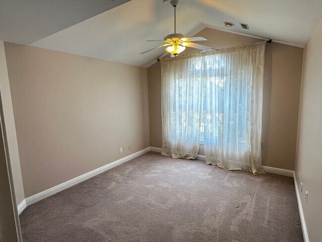 Building Photo - 2708 Bayhill Dr