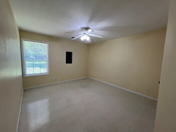 Building Photo - 9065 Pembroke Oak Grove Rd