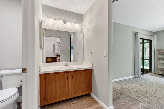 Building Photo - 460 Hardwood Pl